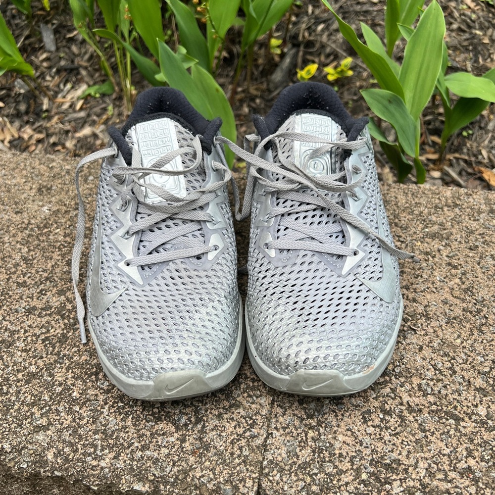 Silver Nike Metcon